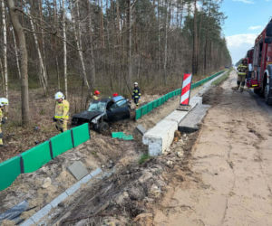 Tragedia na drodze pod Starachowicami. 33-letni kierowca Audi zginął po dramatycznym wypadku