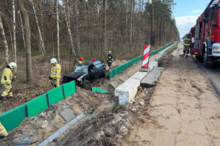 Tragedia na drodze pod Starachowicami. 33-letni kierowca Audi zginął po dramatycznym wypadku