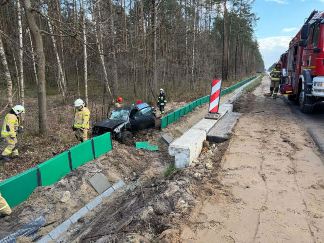 Tragedia na drodze pod Starachowicami. 33-letni kierowca Audi zginął po dramatycznym wypadku