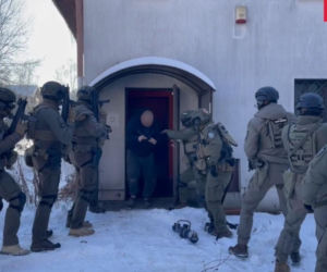 Celnicy zlikwidowali nielegalną fabrykę papierosów. Przejęli towar warty ponad 10 milionów