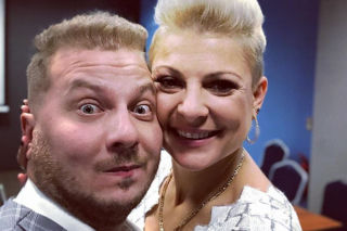Piękni i Młodzi: Wokaliście urodziły się bliźniaki. Były powody do strachu