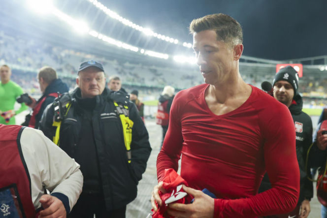 Ujawniono zarobki Roberta Lewandowskiego. Tak wypadł na tle Cristiano Ronaldo