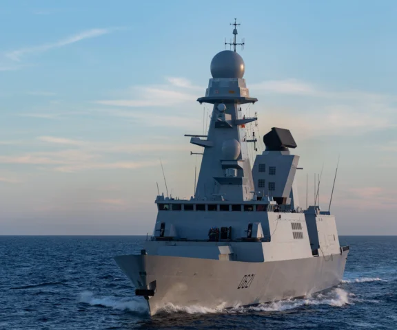 Francuska tarcza nad Bałtykiem. Fregata „Chevalier Paul” w Gdyni, „Charles de Gaulle” w Malmö i rosyjskie testy odporności