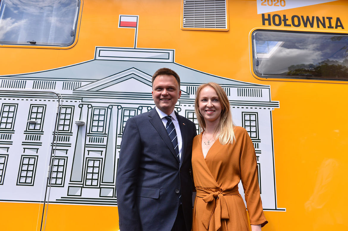 Trzaskowski zjada Hołownię!