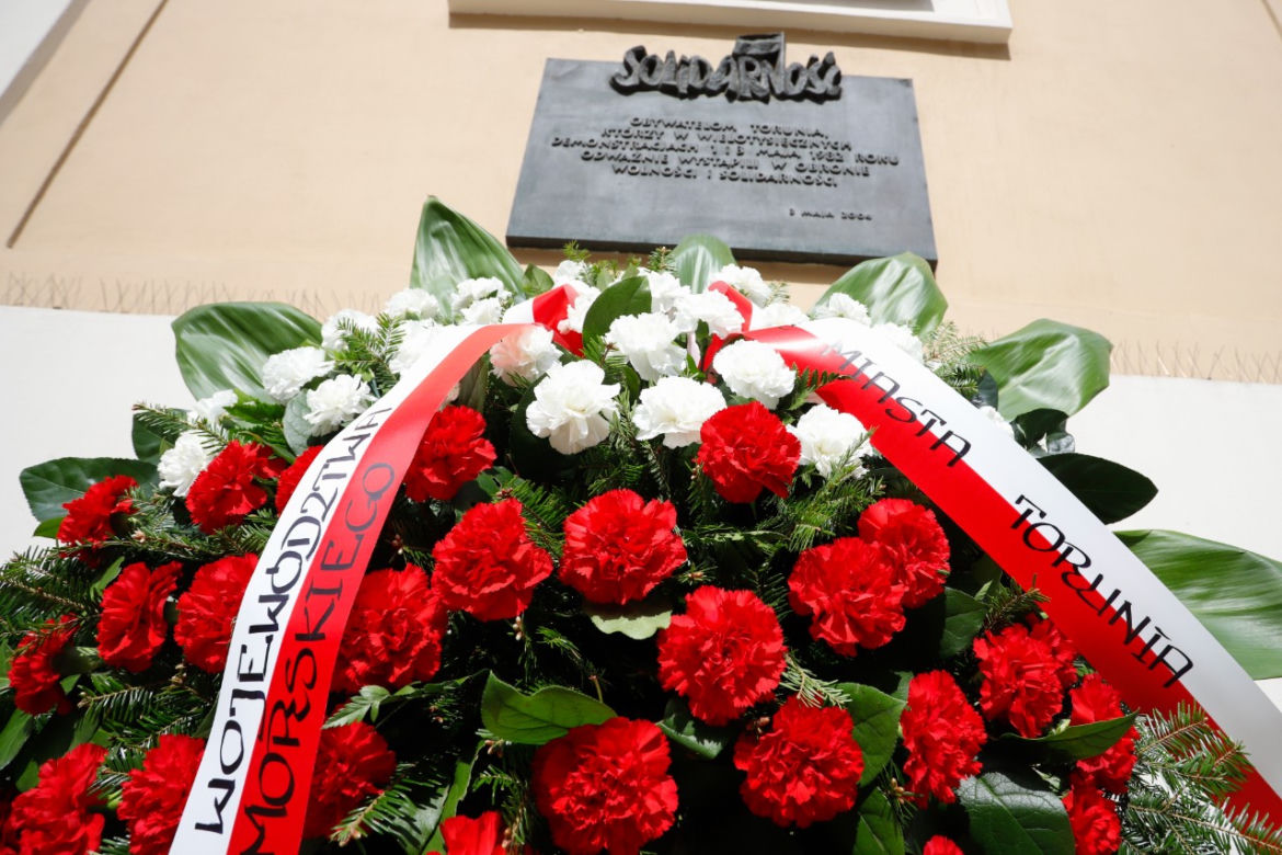 Święto Flagi i Konstytucji 3 Maja w Toruniu. Tak wyglądały w czasach pandemii koronawirusa