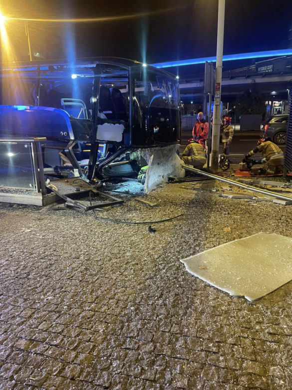 Wrocław. Autobus wjechał w przejście podziemne na rondzie Reagana