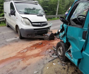 Łazy Biegonickie. Jedna osoba w szpitalu po zderzeniu dwóch dostawczaków