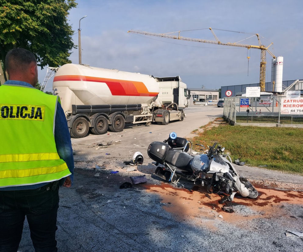 Kozenin. Policjant staranowany przez tira. Rozległe obrażenia ciała