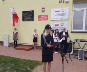 Dąbrówka Stany, gmina Skórzec: nowym wozem strażackim, po nowej drodze, do nowej szkoły