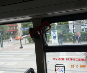 Kibice Korony Kielce zdemolowali autobus MPK. Naprawa będzie kosztować kilkanaście tysięcy złotych [ZDJĘCIA, WIDEO]