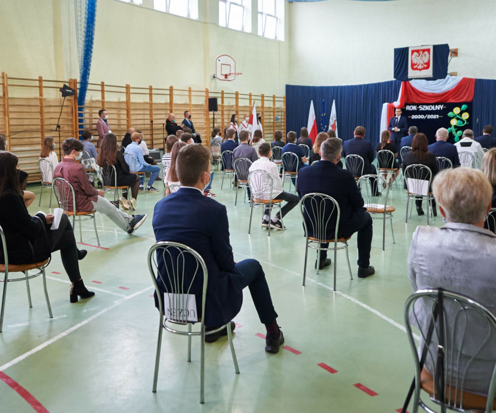 Kiedy rozpoczyna się rok szkolny 2021? O której godzinie? [DATA, GODZINA]