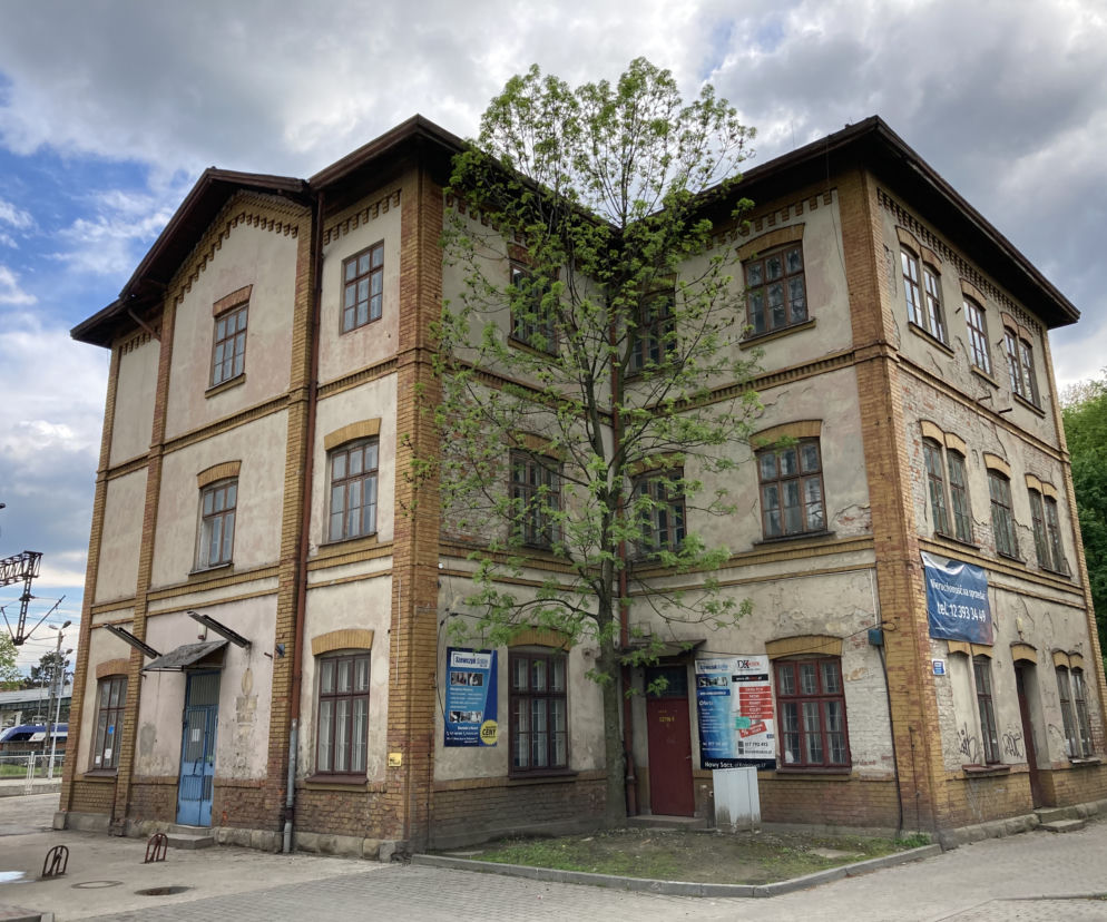 budynek dawnej poczty przy dworcu 