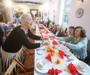 Skolimów zasypany prezentami