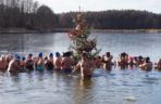 Zimna woda im niestraszna! Morsowanie w podbydgoskich Pieckach [ZDJĘCIA]
