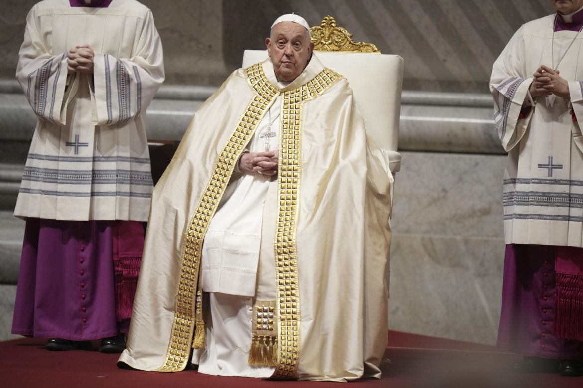Wierni modlą się za Papieża Franciszka