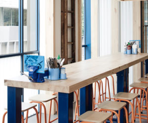 Wnętrze restauracji w stylu rustykalnym