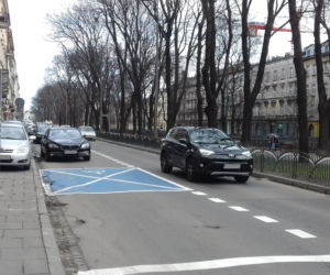 Kraków: Urzędnicy zabrali jeden pas na Dietla i zrobili tam... parking