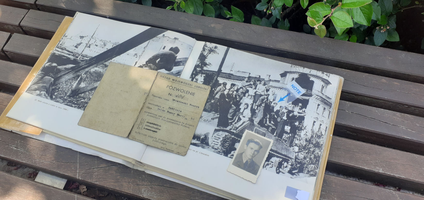 Szukają rodzin ludzi ze zdjęcia. Chcą zrobić podobne [GALERIA]