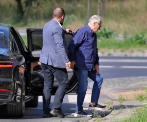 Aleksander Kwaśniewski u fryzjera