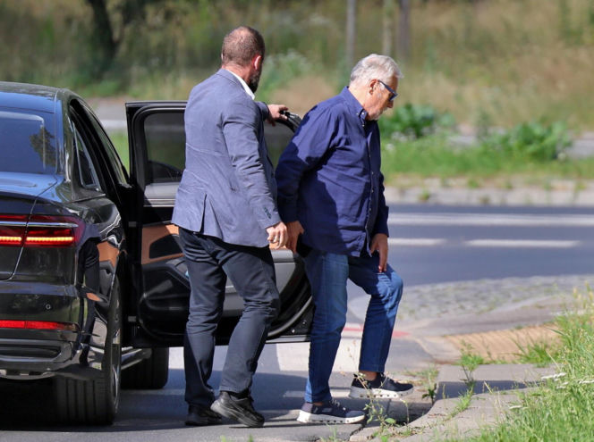 Aleksander Kwaśniewski u fryzjera