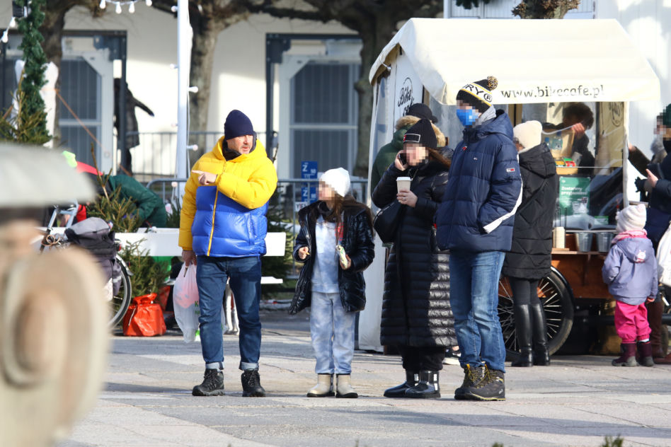 Piasek parkuje na miejscu dla niepełnosprawnych