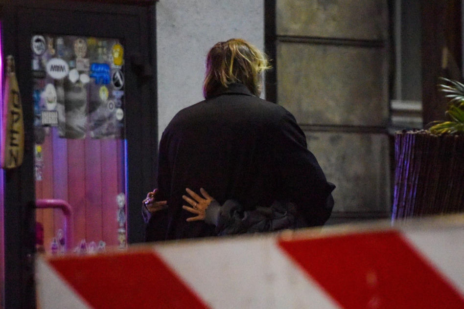 Monika Brodka winko papierosek i taksówka