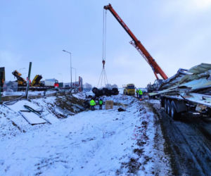 Poznań: Kierowca ciężarówki nie miał szans! Zniszczenia na A2 są ogromne 