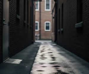 Rozbój w Praszce. Trzech mężczyzn groziło ekspedientce?