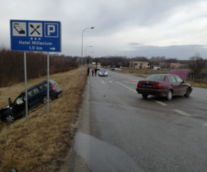 Zderzenie dwóch osobówek w Żyrakowie! 47-latek trafił do szpitala [ZDJĘCIA] 