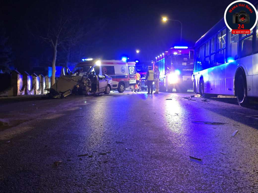 Śmiertelny wypadek z udziałem autobusu i samochodu osobowego przy ulicy Płochocińskiej