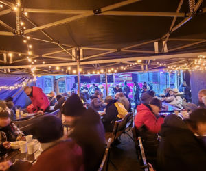 Wigilia w Coffee House Waryńskiego 19. Święty Mikołaj przyszedł do potrzebujących wsparcia