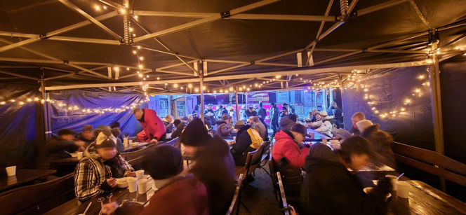 Wigilia w Coffee House Waryńskiego 19. Święty Mikołaj przyszedł do potrzebujących wsparcia