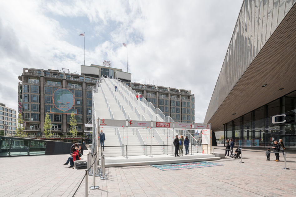 Schody do nieba przy Dworcu Centralnym w Rotterdamie