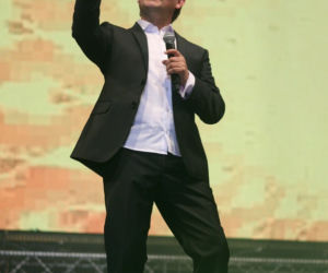 ZENON MARTYNIUK, AKCENT