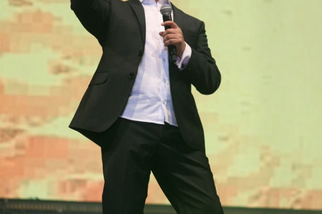 ZENON MARTYNIUK, AKCENT