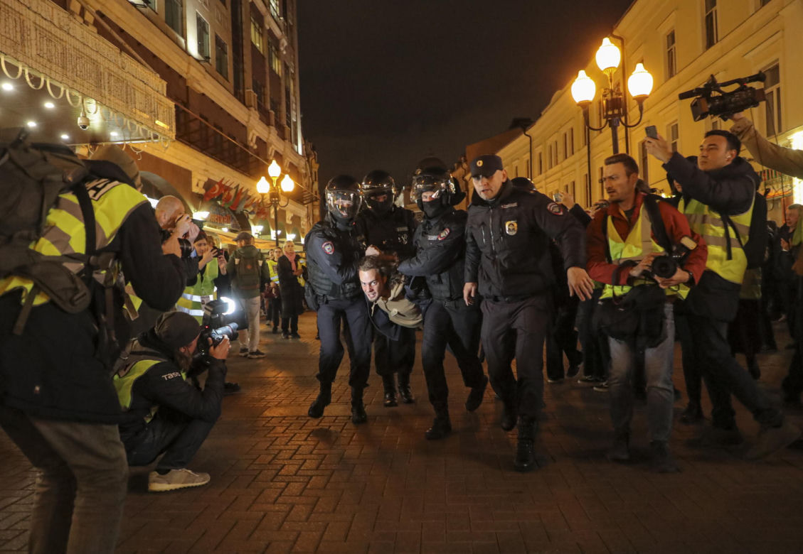 Rosjanie wyszli na ulice. Kilkaset osób zatrzymanych za protesty przeciwko mobilizacji 
