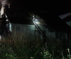 Spalone zwłoki na poddaszu budynku. TRAGEDIA w Maciejowej