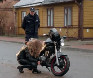 To nie koniec świata 2 sezon odc. 22. Blanka (Anna Karczmarczyk), Jacek Kotek (Marek Kaliszuk)