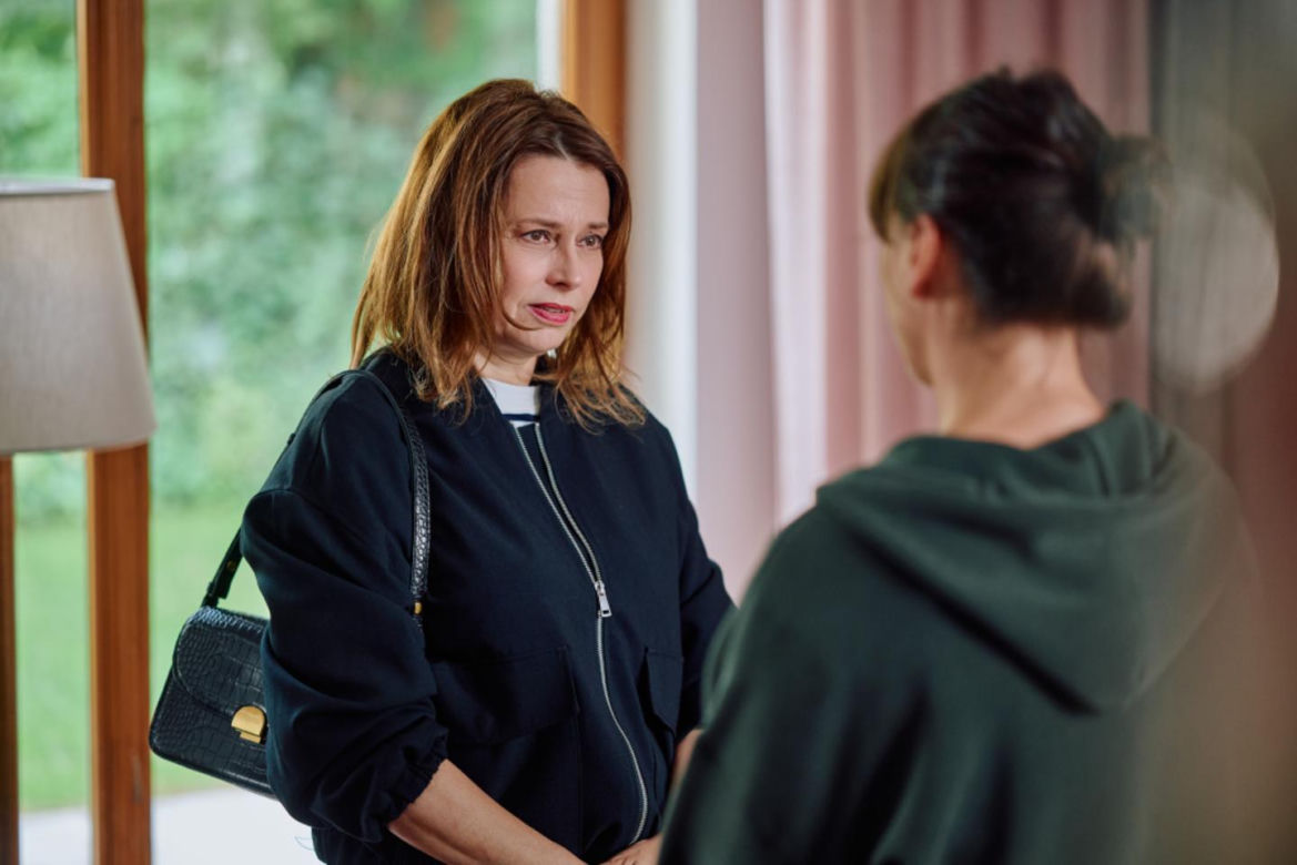 Na Wspólnej, odc. 4310. Ewelina Kalska (Marta Malikowska), Weronika (Renata Dancewicz)