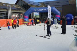 Policja na nartach pilnuje porządku w ośrodku PKL Jaworzyna Krynicka