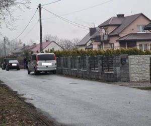 Kopki. W tym domu rozegrał się HORROR. Nie żyje Magdalena i dwójka jej dzieci [ZDJĘCIA]