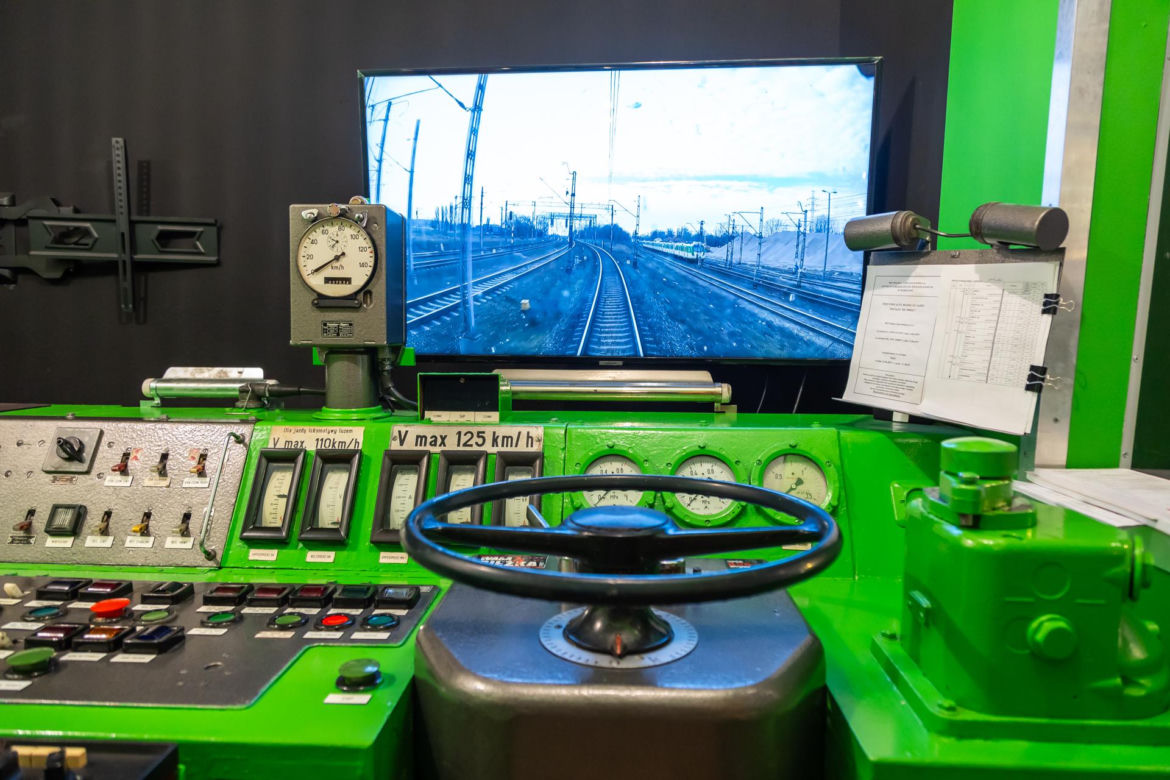 Symulator lokomotywy EU07 w Stacji Muzeum w Warszawie - zobacz, jak wygląda w środku