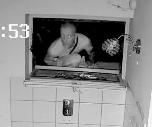 Włamanie do restauracji w Bydgoszczy. Rozpoznajesz tych mężczyzn?