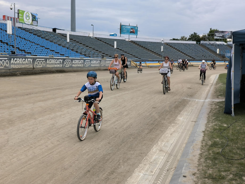 Rowerowa Stolica Polski - kręcili kilometry na stadionie w Lesznie