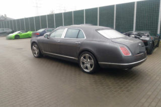 Limuzyna warta fortunę odnaleziona w Warszawie. Bentley Mulsanne „rozpłynął się” w Niemczech - WIDEO