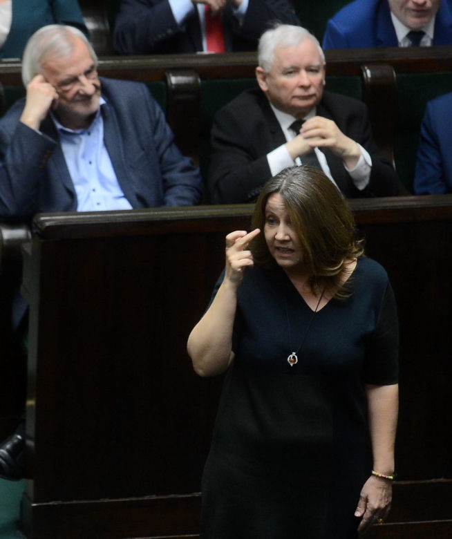Joanna Lichocka. Przez wulgarny gest straciła pracę u Dudy