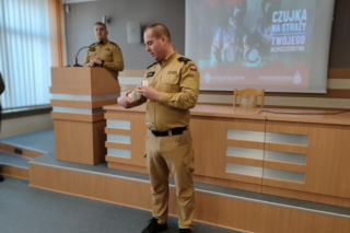 Więcej czujek dymu i czadu w domach w regionie. Trafią do potrzebujących z powiatu łomżyńskiego