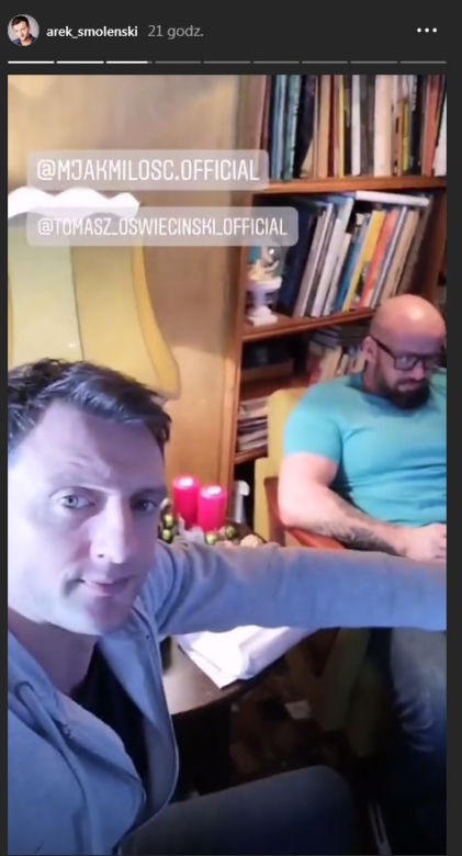 M jak miłość. Bartek (Arkadiusz Smoleński), Andrzejek (Tomasz Oświeciński) na planie
