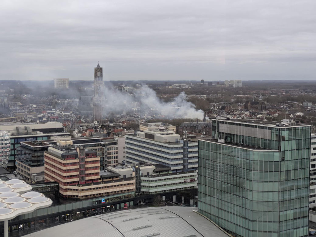 Dwa wybuchy i wielki pożar w centrum Utrechtu. Co najmniej jedna osoba ranna