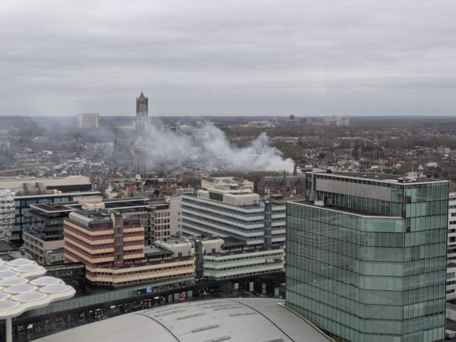 Dwa wybuchy i wielki pożar w centrum Utrechtu. Co najmniej jedna osoba ranna